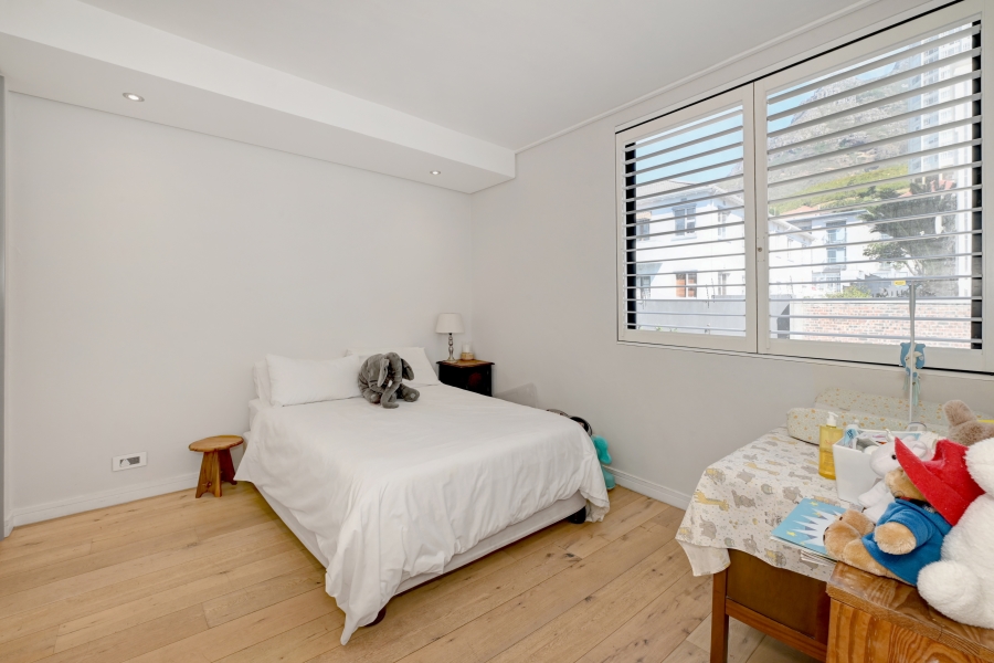 2 Bedroom Property for Sale in Vredehoek Western Cape